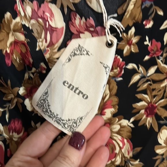 NWT Entro floral wrap blouse  with the tie on the side size small - Picture 4 of 7